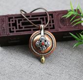 Pendentif Tibétain Bronze Double-Vajra et Noeud Sans Fin