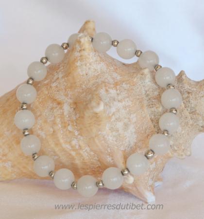 Bracelet de perles de pierre de lune monté main sur élastique spécial par mes soins, taille des pierres: 8mm et trois tailles au choix.