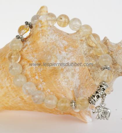 Les couleurs de miel clair des perles Citrine composant ce délicat bracelet inciteront à une méditation sereine empreinte de douceur.