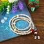 Ce collier-mala, ou rosaire bouddhiste, est d’une belle tenue  et d’un grand raffinement; L’on y remarquera les perles de comptage, bien distinctes par de petites perles plates.